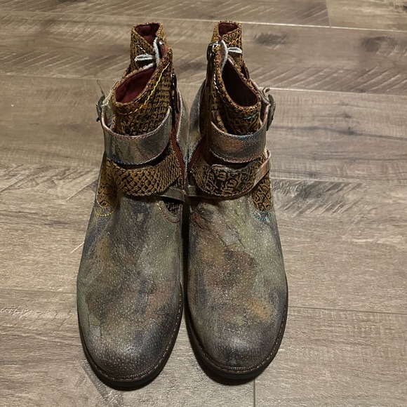 L'Artiste Spring Step Shazzam Leather Hand Painted Ankle Booties 41 NWOB - Picture 2 of 6